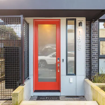 2Br 2Ba Capitol Hill Cozy Haven- Rooftop